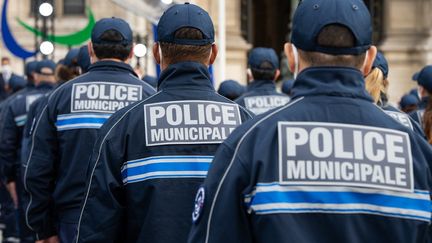 Des&nbsp;agents lors de la présentation officielle de la première promotion de la police municipale à paris, le 18 octobre 2021. (RICCARDO MILANI / HANS LUCAS / AFP)