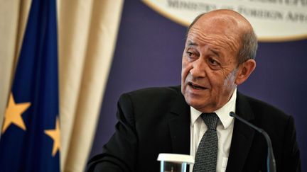 Le ministre des Affaires étrangères, Jean-Yves Le Drian, le 6 septembre 2018 à Athènes. (LOUISA GOULIAMAKI / AFP)