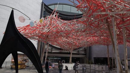 "Hommage à Calder" de Arne Quinze, sur le parvis du Musée d'art moderne et d'art contemporain (Mamac) de Nice
 (Laurent Carre/MAXPPP)