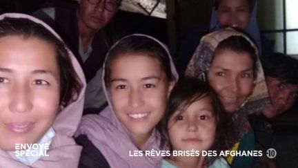 &nbsp;A Kaboul, "Envoyé spécial" a suivi trois Afghanes dont le destin allait basculer avec l'arrivée des talibans&nbsp; (ENVOYÉ SPÉCIAL  / FRANCE 2)