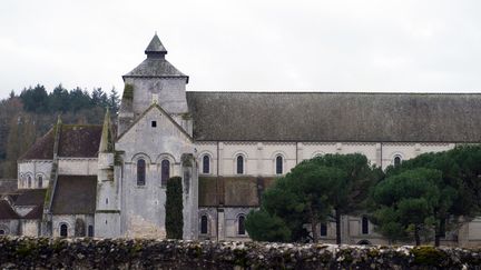 L'abbaye du XIe siècle des moines bénédictins de&nbsp;Fontgombault&nbsp;dans l'Indre. (GUILLAUME SOUVANT / AFP)