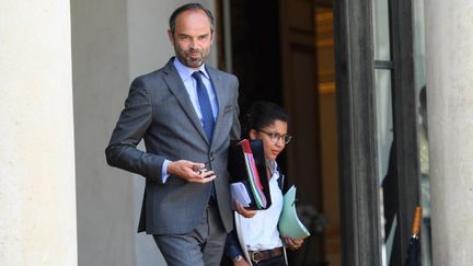 Edouard Philippe quitte le palais de l'Elysée à Paris le 9 mai. (CHRISTOPHE ARCHAMBAULT / AFP)