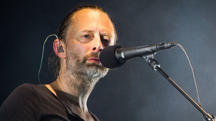 Thom Yorke sur scène avec Radiohead au Lollapalooza festival, le 11 septembre 2016 à Berlin.
 (Sophia Kembowski / DPA / AFP)