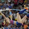 L'Américaine Sandi Morris, la vice-championne du monde 2022 du saut à la perche, lors du concours de qualification des Mondiaux de Budapest, le 21 août 2023. (MATTHIAS SCHRADER / AP)