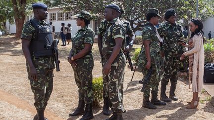 Policiers à Lilongwe, capitale du Malawi, le 26 juin 2019 (AMOS GUMULIRA / AFP)