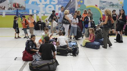 Le 3 juillet 2010, gare d'Austerlitz, à Paris, après l'interruption du trafic ferroviaire due aux orages. (AFP/BORIS HORVAT)