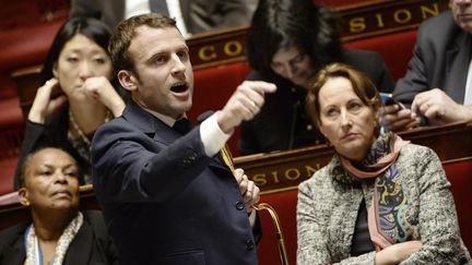 Le ministre de l'Economie, Emmanuel Macron, le 27 janvier 2015 &agrave; l'Assembl&eacute;e nationale. (BERTRAND GUAY / AFP)