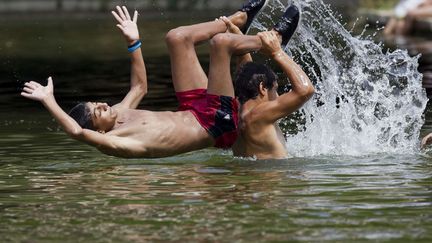 Bucarest (Roumanie), 39 &deg;C, le 10 juillet 2012. (VADIM GHIRDA / AP / SIPA)