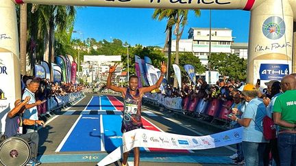 Le Rwandais Félicien Muhitira vainqueur du 37e semi-marathon de Fort-de-France. (caroline popovic)