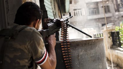 Un rebelle syrien &agrave; Alep (Syrie), le 21 octobre 2012. (ACHILLEAS ZAVALLIS / AFP)