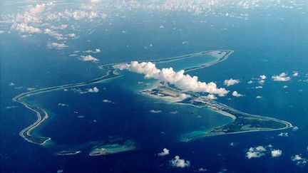 Au milieu de l'océan Indien, Diego Garcia, la plus grande des îles de l'archipel des Chagos, est devenue en 1966 une base militaire&nbsp;conjointe britannique et américaine&nbsp;d'importance, au détriment des habitants. (STRINGER . / X80002)