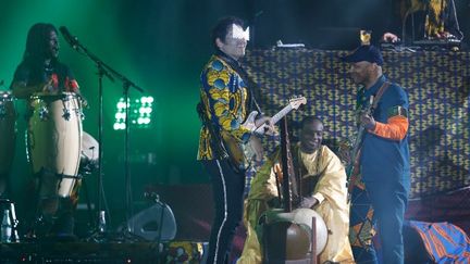 Matthieu Chedid en concert à Cannes 
 (LAURENT EMMANUEL / AFP)