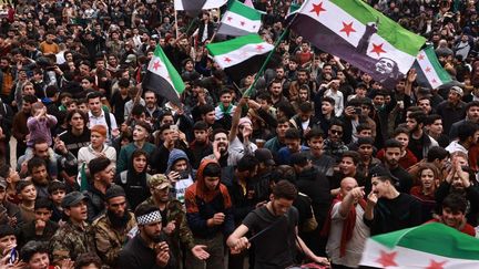 18 mars 2023. Idlib en Syrie. Manifestation contre le régime syrien, à l'occasion du 12e anniversaire de la Révolution syrienne. (ANAS ALKHARBOUTLI / PICTURE ALLIANCE VIA GETTY IMAGES)