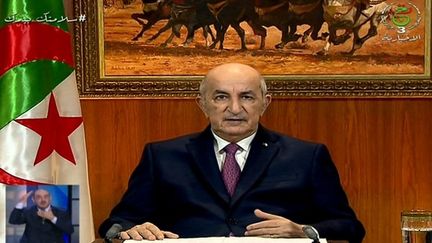 Le&nbsp;président algérien Abdelmadjid Tebboune&nbsp;pendant son discours télévisé lors duquel il a appelé à la dissolution du Parlement et à des élections anticipées, le 18 février 2021 à Alger.&nbsp; (- / ALGERIE 3)