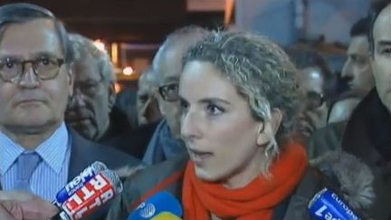 La ministre de l'Ecologie, Delphine Batho, &agrave; l'usine Lubrizol de Rouen (Seine-Maritime) dans la nuit du 22 au 23 janvier 2013. (FRANCE 2 / FRANCETV INFO)