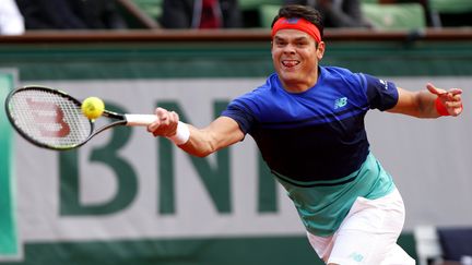 Le mélange de bleu, de noir et de vert est du plus bel effet sur&nbsp;Milos Raonic. Le Canadien s'est imposé contre le Français&nbsp;Adrian Mannarino, le 25 mai 2016. (ELLA LING / BACKPAGE IMAGES LTD)