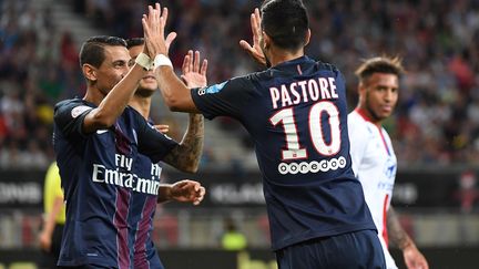 Les deux joueurs argentins du PSG, Angel Di Maria et Javier Pastore. (BORIS HORVAT / AFP)