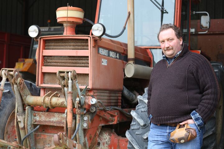 Pascal Jacquemin dans son exploitation, dans la Marne, le 22 janvier 2015. (BENOIT ZAGDOUN / FRANCETV INFO)