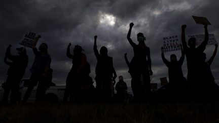 Des manifestants, le 25 juillet 2020, dans le Colorado. (MICHAEL CIAGLO / GETTY IMAGES NORTH AMERICA / AFP)