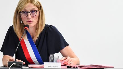 The mayor of Saint-Brevin (Loire-Atlantique), Dorothée Pacaud, gives a speech on June 9, 2023. (SEBASTIEN SALOM-GOMIS / AFP)