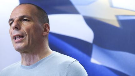 Le ministre des Finances, Yanis Varoufakis, r&eacute;agit &agrave; la victoire du "non" au r&eacute;f&eacute;rendum grec, le 5 juillet 2015 &agrave; Ath&egrave;nes (Gr&egrave;ce).&nbsp; (ALKIS KONSTANTINIDIS / REUTERS)