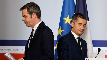 Olivier Véran et Gérald Darmanin à l'Elysée le 10 novembre 2022 (LUDOVIC MARIN / AFP)