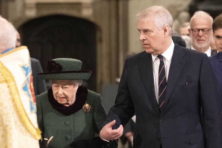 Queen Elizabeth II and her son Prince Andrew during a mass at Westminster Abbey in London (United Kingdom) on March 29, 2022 (RICHARD POHLE / POOL)