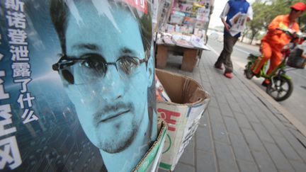 Une photo de Snowden en une d'un magazine chinois, le 12 juillet 2013, &agrave; P&eacute;kin (Chine). (YAO JUN/SIPA)