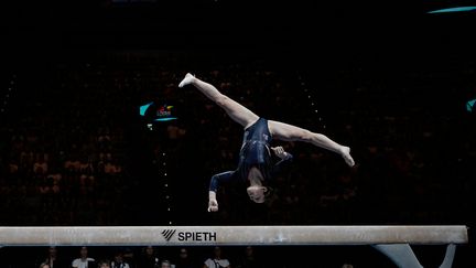 L'équipe de France de gymnastique voit la vie en bronze. Carolann Héduit est montée sur la troisième place du podium, le 14 août 2022,&nbsp;à l'issue de la finale de la poutre. Une revanche après avoir échoué à la quatrième place du concours général trois jours plus tôt. Le même jour,&nbsp;Aline Friess (saut) et Lorette Charpy (barres asymétriques) se sont parées du même métal.&nbsp; (CHRISTOF STACHE / AFP)