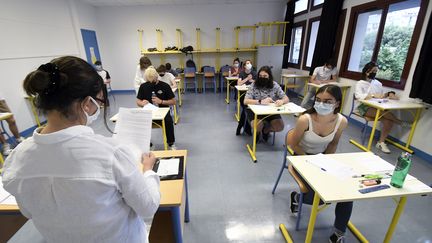 Des candidats au bac, le 17 juin 2021, à Toulouse.&nbsp; (MICHEL VIALA / MAXPPP)