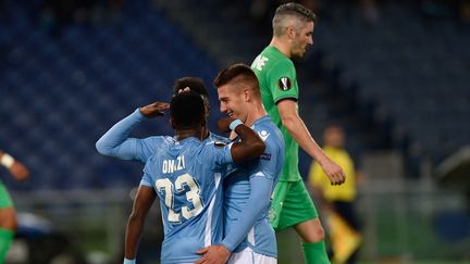 Loïc Perrin, tête basse, devant les joueurs romains qui viennent d'ouvrir le score  (CLAUDIO PASQUAZI / ANADOLU AGENCY)