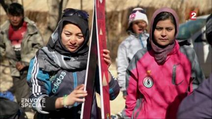 Les filles du Bamyan Ski Club (FRANCE 2 / FRANCETV INFO)