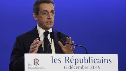 Le président des républicains Nicolas Sarkozy réagit, dimanche 6 décembre 2015, aux résultats du premier tour des régionales. (ERIC FEFERBERG / AFP)