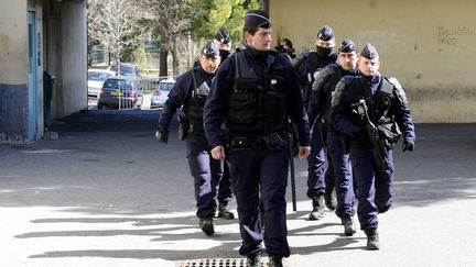 Un contr&ocirc;le de police dans la cit&eacute; Air-Bel, &agrave; Marseille, le 15 mars 2013. (MAXPPP)