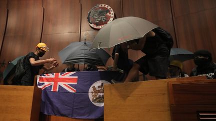 Hong Kong : les manifestants s'emparent du parlement durant quelques heures