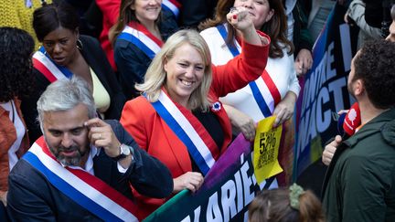 Les élus LFI Alexis Corbière et Danielle Simonnet à la marche "contre la vie chère et l'inaction climatique" dimanche 16 octobre 2022, à Paris. (MYLENE DEROCHE / MAXPPP)