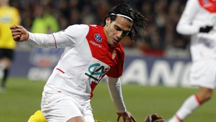 L'attaquant de l'AS Monaco Radamel Falcao lors du match de Coupe de France contre Chasselay, le 22 janvier 2014, &agrave; Lyon (Rh&ocirc;ne). (PHILIPPE MERLE / AFP)