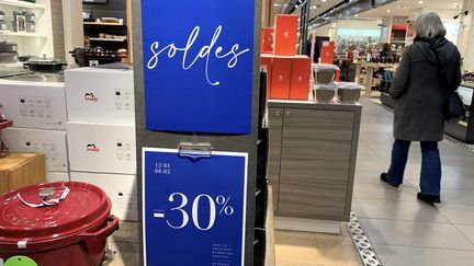 Les soldes d'hiver 2022 ont commencé le 12 janvier et se termineront le 8 février. (DELPHINE GOLDSZTEJN / MAXPPP)