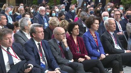 À moins de deux mois du premier tour de la présidentielle, les candidats se trouvent face au Medef.&nbsp;Depuis ce lundi 21 février, six candidats essaient de convaincre les patrons sur leurs programmes économiques.&nbsp;On retrouve Caroline Motte, en direct de la Station F, dans le&nbsp;13ème&nbsp;arrondissement de Paris. (FRANCE 3)