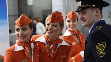 Hôtesses de l'air d'Aeroflot, au stand de la compagnie russe, lors du Salon de l'aviation de 2017 à Moscou. (Maksim Blinov / Sputnik)