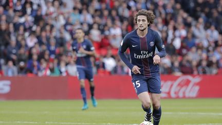 Adrien Rabiot sous les couleurs du PSG, le 1er octobre 2016 au Parc des Princes à Paris.&nbsp; (STEPHANE ALLAMAN/SIPA)