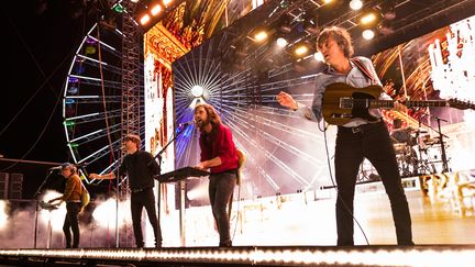 Le groupe Phoenix en concert au festival les Déferlantes, au Barcarès, le 6 juillet 2023. (NICOLAS PARENT / MAXPPP)