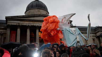 Ils &eacute;taient quelques centaines de manifestants &agrave; Londres pour c&eacute;l&eacute;brer la mort de&nbsp;Margaret Thatcher, samedi 13 avril 2013. (BEN STANSALL / AFP)