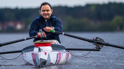 De six à huit heures de rame par jour et par tout temps pendant 48 jours. C'est le défi relevé par Christophe Gruault qui a parcourus entre 40 et 50 km par jour sur 22 fleuves européens. (MAGNUS LUNDGREN / L'EUROPE A LA RAME)