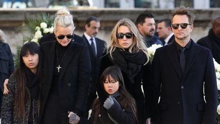 La famille Hallyday devant l'église de la Madeleine, à Paris, le 9 décembre 2017. (LUDOVIC MARIN / AFP)