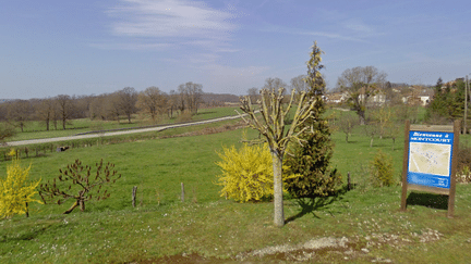 L'engin s'est &eacute;cras&eacute; sur une zone non habit&eacute;e de la petite commune de Montcourt (Haute-Sa&ocirc;ne), mercredi 5 juin 2013. ( GOOGLE MAPS / FRANCETV INFO )