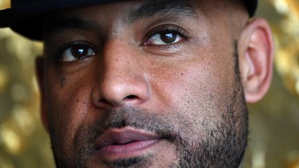 Le rappeur Booba, le 13 janvier 2017, à la veille du match d'ouverture de la Coupe d'Afrique des Nations à Libreville, au Gabon. (GABRIEL BOUYS / AFP)