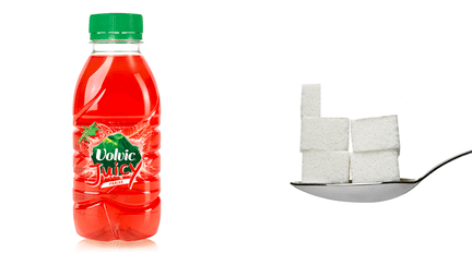 Une bouteille de 33 cl de Volvic&nbsp;Juicy Fraise contient&nbsp;21,8 g de sucre, soit 4,4 morceaux. ( DR )