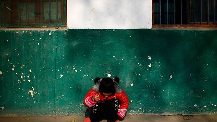 Puis vient la pause déjeuner. Un bol de bouillon de légumes et un petit pain blanc gras, préparé par Wang Hui Xia, la femme du directeur.  (Carlos Barria)