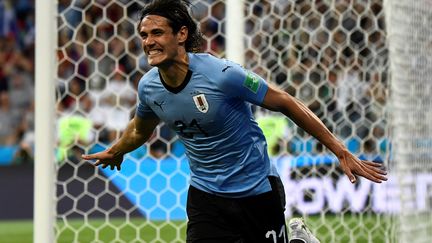 Edinson Cavani fête son but contre le Portugal, le 30 juin 2018, à Sotchi (Russie). (JONATHAN NACKSTRAND / AFP)